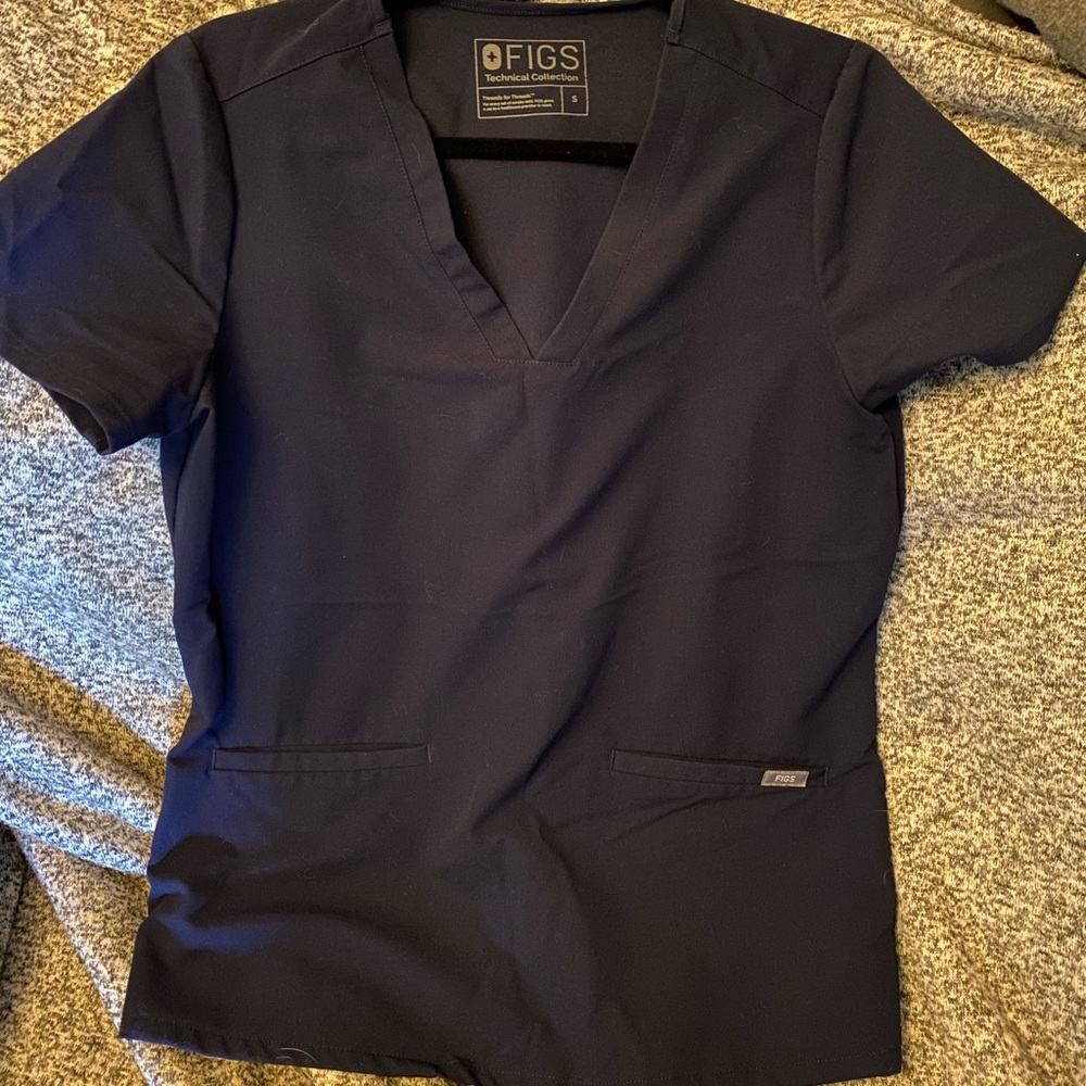 Figs scrub top